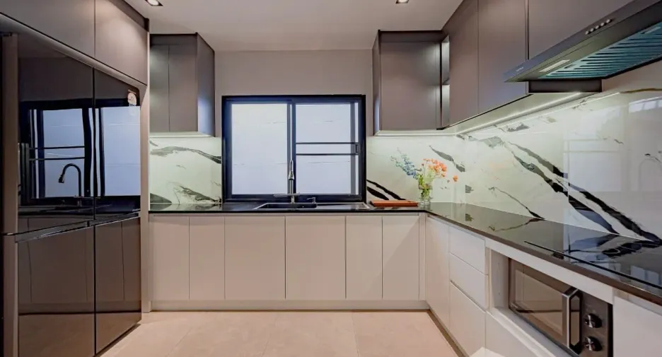 Haus zum Kauf und zur Miete mit 6 Zimmer in Phra Khanong, Bangkok