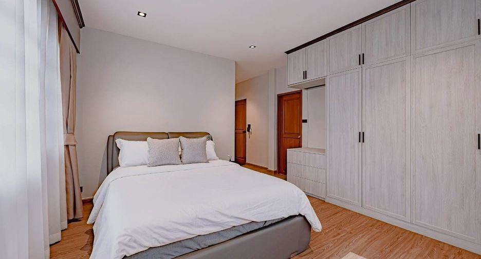 Casa en venta y en alquiler de 6 habitaciones en Phra Khanong, Bangkok