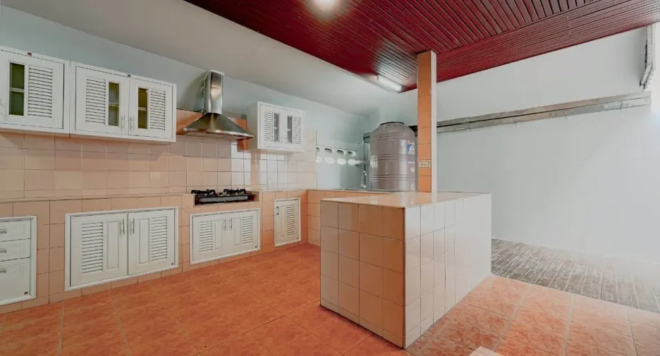 Haus zum Kauf und zur Miete mit 6 Zimmer in Phra Khanong, Bangkok