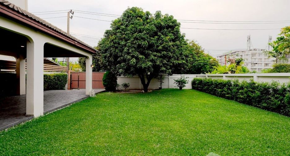 Casa en venta y en alquiler de 6 habitaciones en Phra Khanong, Bangkok