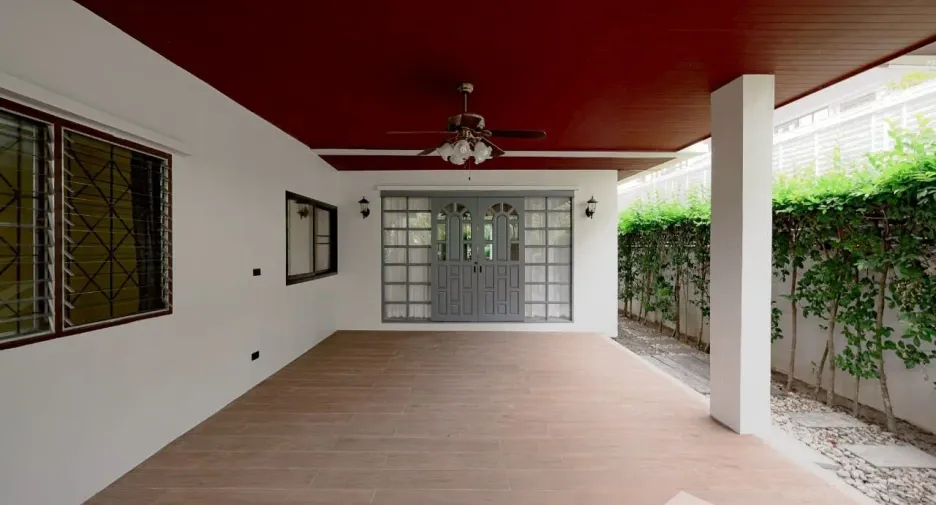 Haus zum Kauf und zur Miete mit 6 Zimmer in Phra Khanong, Bangkok