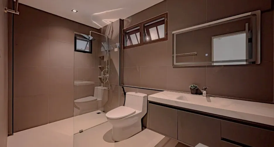 Haus zum Kauf und zur Miete mit 6 Zimmer in Phra Khanong, Bangkok