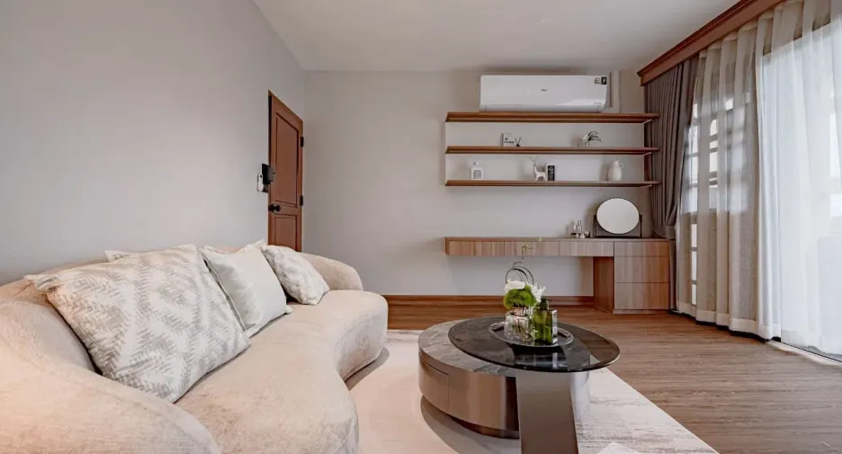 Haus zum Kauf und zur Miete mit 6 Zimmer in Phra Khanong, Bangkok