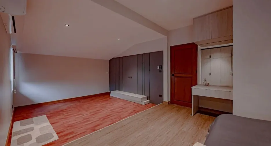 Haus zum Kauf und zur Miete mit 6 Zimmer in Phra Khanong, Bangkok