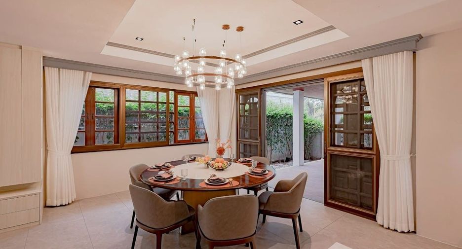 Casa en venta y en alquiler de 6 habitaciones en Phra Khanong, Bangkok
