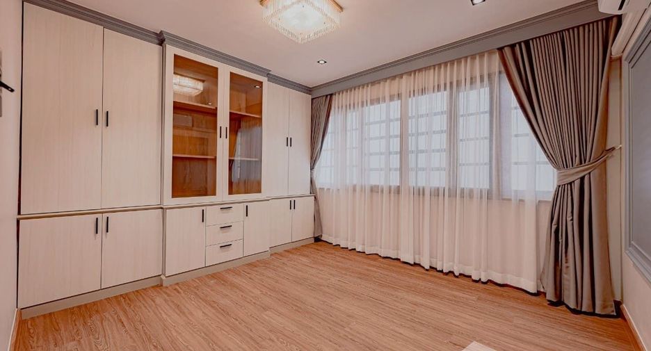 Casa en venta y en alquiler de 6 habitaciones en Phra Khanong, Bangkok