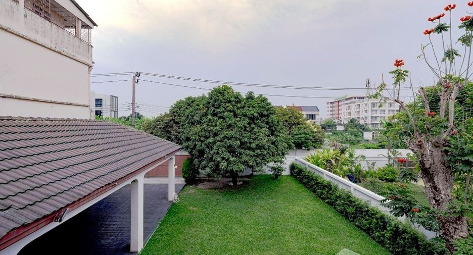 Casa en venta y en alquiler de 6 habitaciones en Phra Khanong, Bangkok