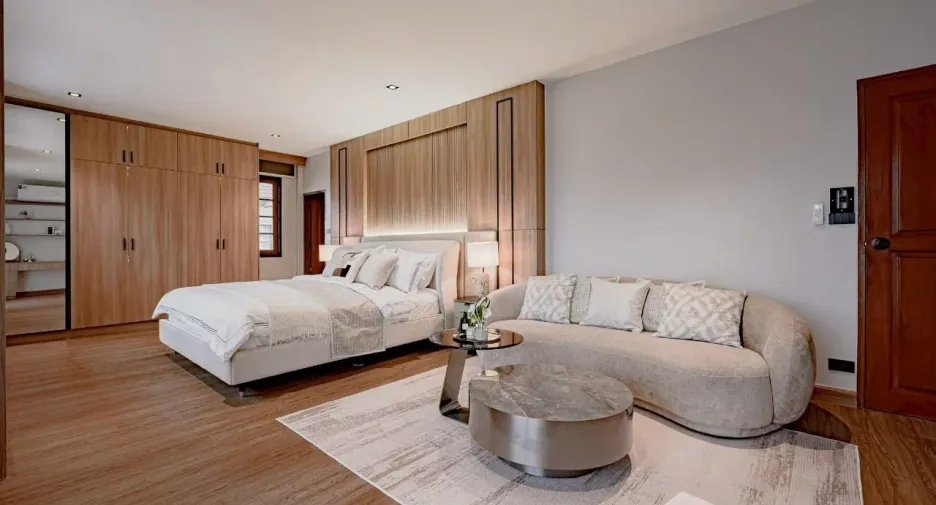 Haus zum Kauf und zur Miete mit 6 Zimmer in Phra Khanong, Bangkok
