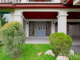 For sale and for rent 6 bedrooms house in Phra Khanong, Bangkok