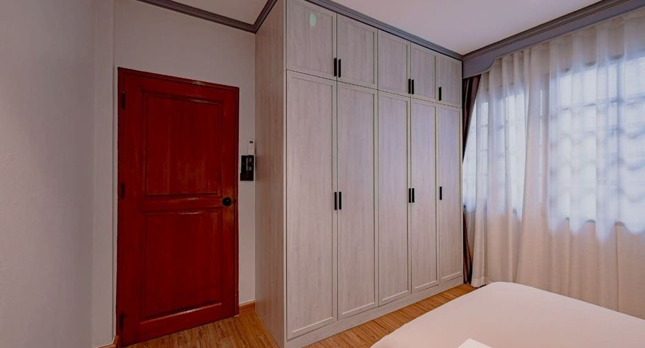 Casa en venta y en alquiler de 6 habitaciones en Phra Khanong, Bangkok