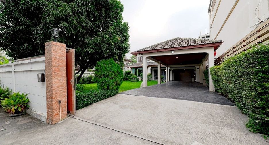 Casa en venta y en alquiler de 6 habitaciones en Phra Khanong, Bangkok
