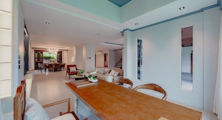 Casa en venta y en alquiler de 6 habitaciones en Phra Khanong, Bangkok