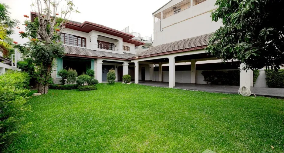 Haus zum Kauf und zur Miete mit 6 Zimmer in Phra Khanong, Bangkok