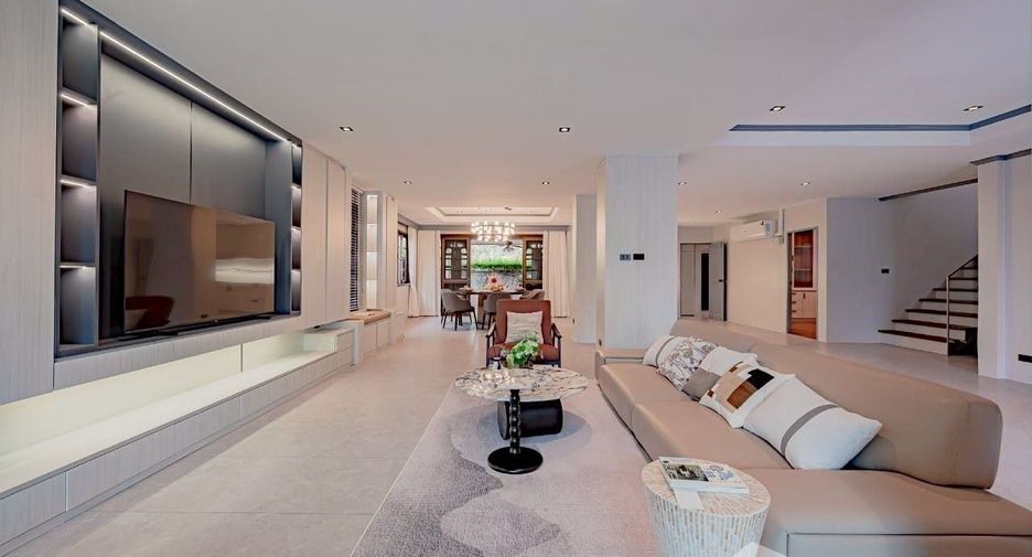 Casa en venta y en alquiler de 6 habitaciones en Phra Khanong, Bangkok
