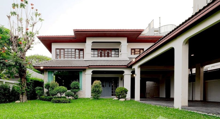Casa en venta y en alquiler de 6 habitaciones en Phra Khanong, Bangkok