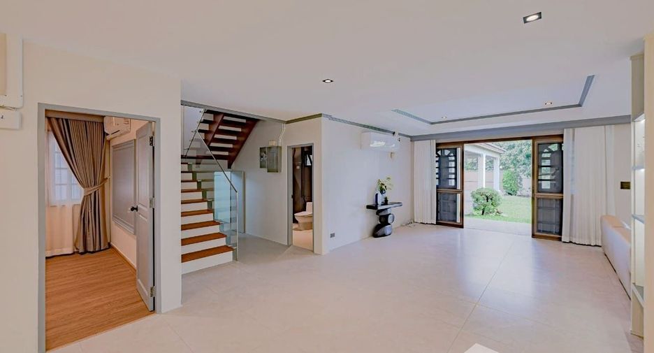 Casa en venta y en alquiler de 6 habitaciones en Phra Khanong, Bangkok