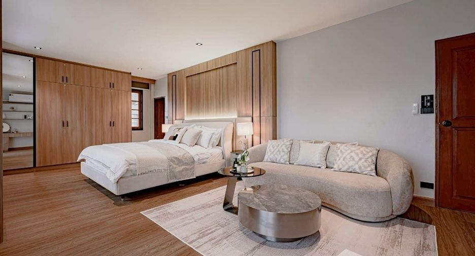 Casa en venta y en alquiler de 6 habitaciones en Phra Khanong, Bangkok