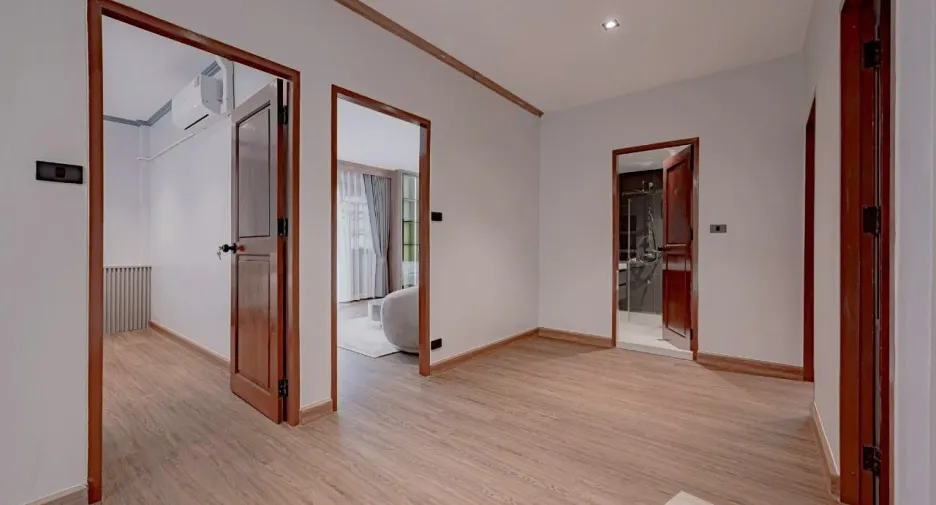 Haus zum Kauf und zur Miete mit 6 Zimmer in Phra Khanong, Bangkok