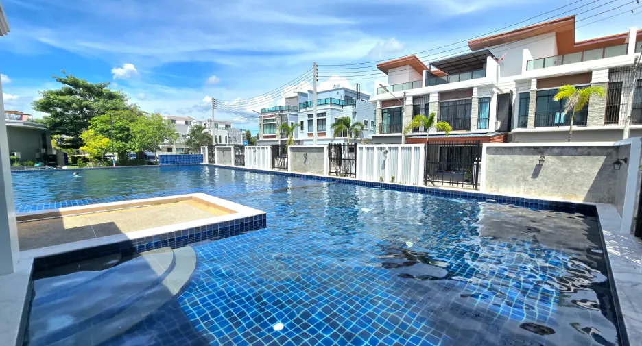 For rent 4 bedrooms villa in Cha Am, Phetchaburi