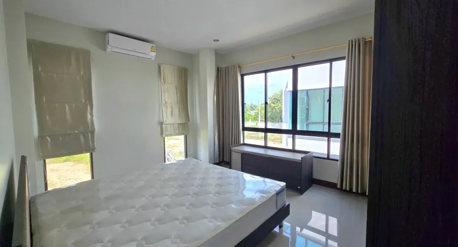 For rent 4 bedrooms villa in Cha Am, Phetchaburi