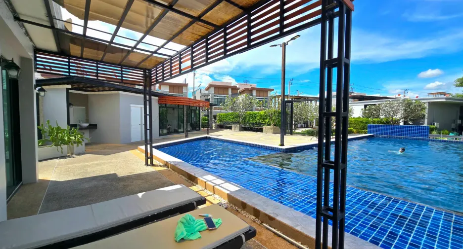 For rent 4 bedrooms villa in Cha Am, Phetchaburi