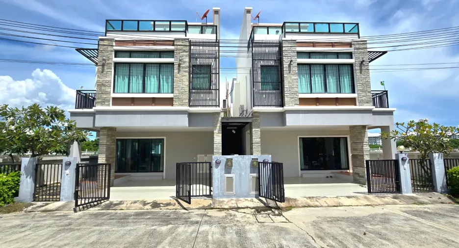 For rent 4 bedrooms villa in Cha Am, Phetchaburi