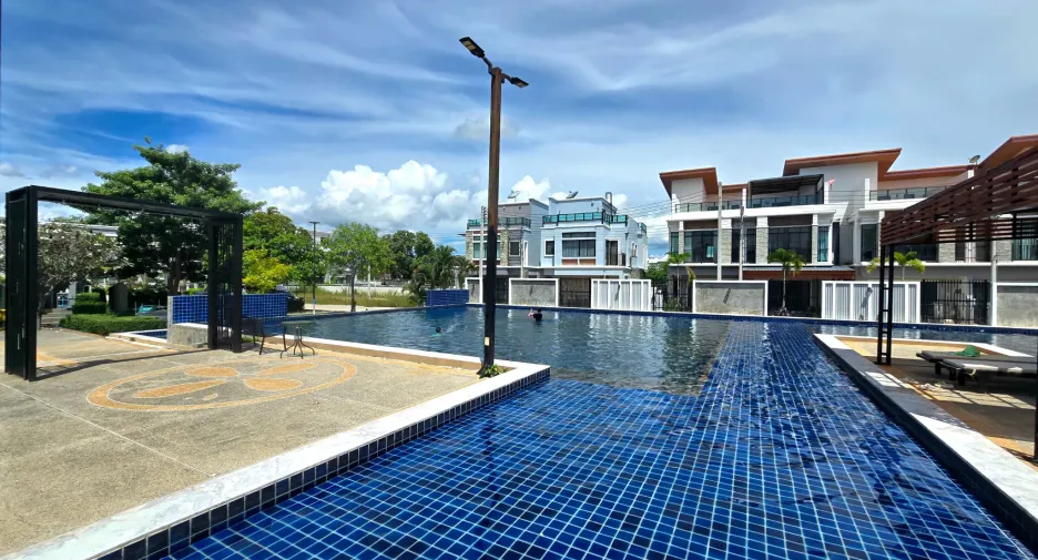 For rent 4 bedrooms villa in Cha Am, Phetchaburi
