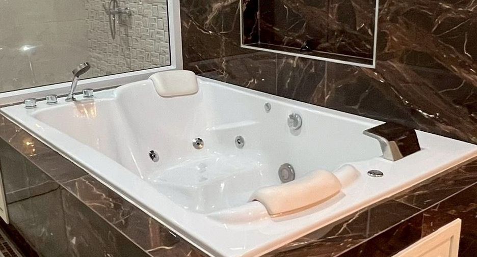 Продажа 12 спальни отель в Mueang Chiang Mai, Чианг Маи