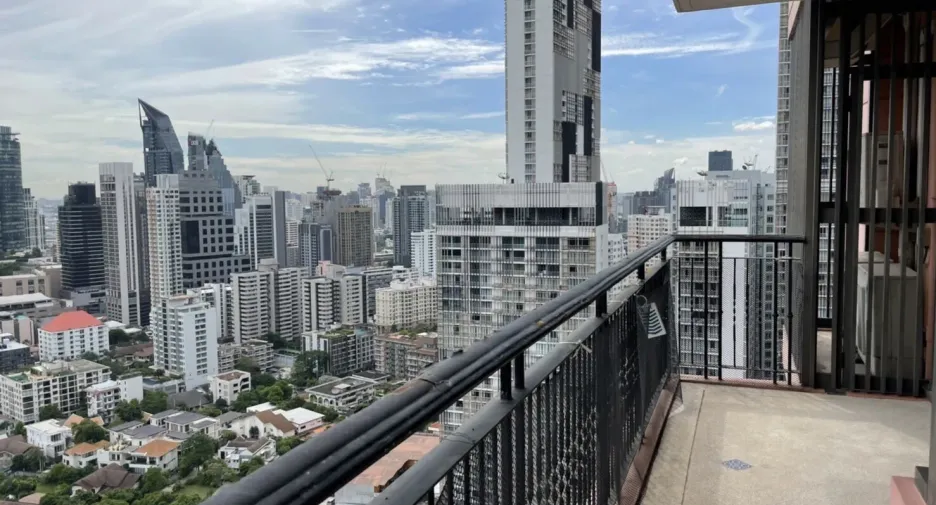 À vendre et à louer 3 chambres condo à Khlong Toei, Bangkok