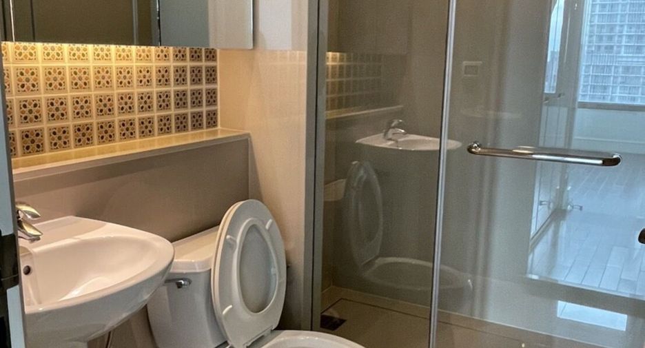 À vendre et à louer 3 chambres condo à Khlong Toei, Bangkok