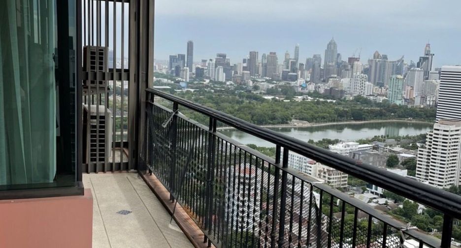 À vendre et à louer 3 chambres condo à Khlong Toei, Bangkok