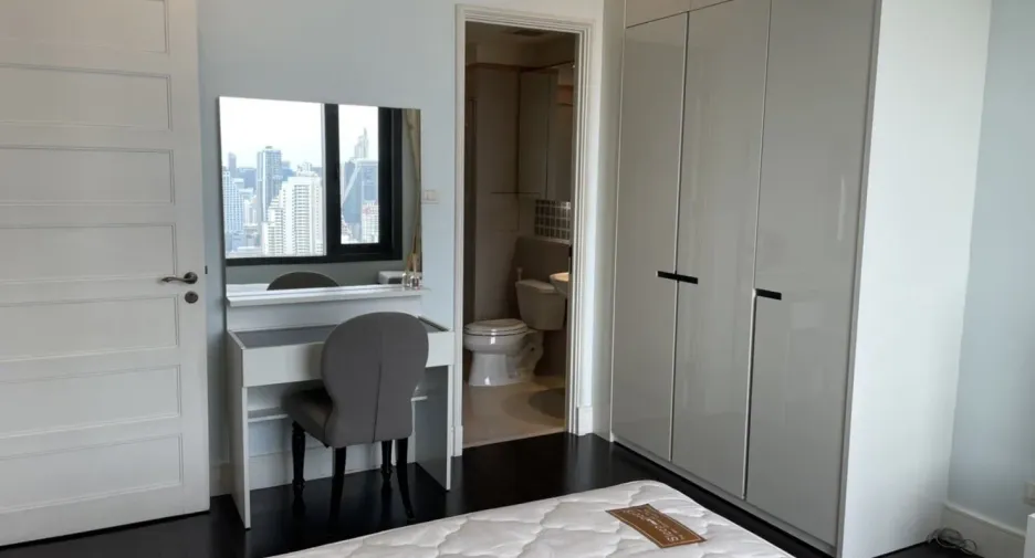 À vendre et à louer 3 chambres condo à Khlong Toei, Bangkok