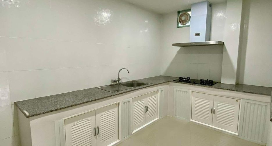 For sale 4 bedrooms house in Hang Dong, Chiang Mai