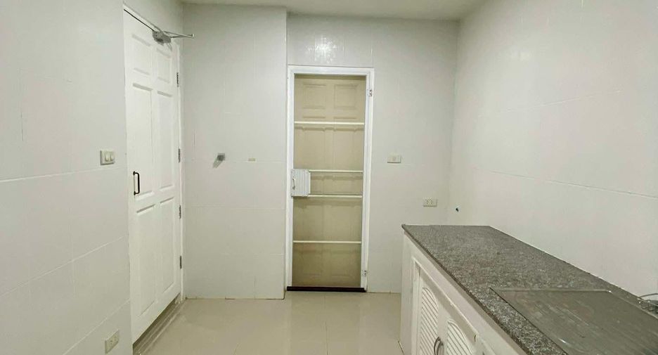 For sale 4 bedrooms house in Hang Dong, Chiang Mai