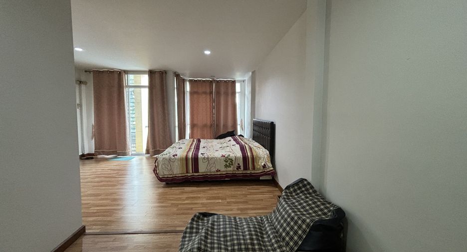 For rent 3 bedrooms townhouse in Cha Am, Phetchaburi