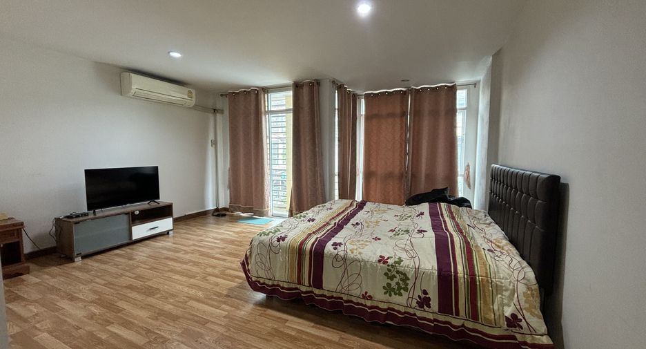 For rent 3 bedrooms townhouse in Cha Am, Phetchaburi