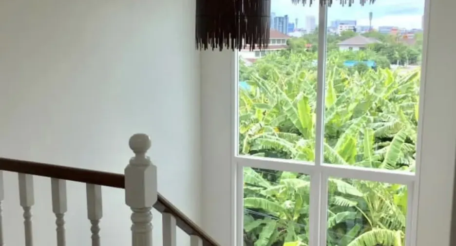 For sale and for rent 4 bedrooms house in Huai Khwang, Bangkok