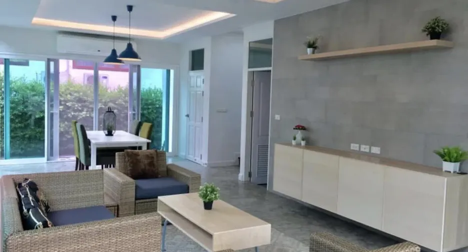 For sale and for rent 4 bedrooms house in Huai Khwang, Bangkok