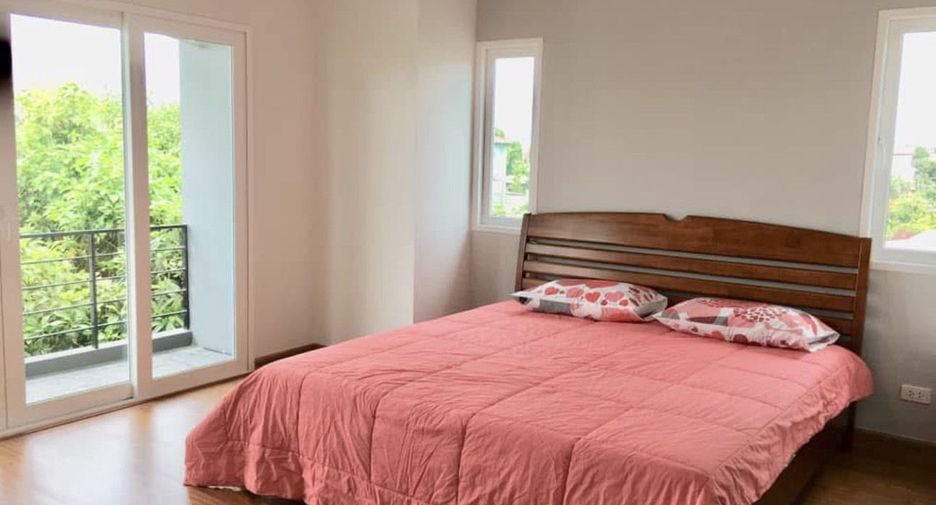 For sale and for rent 4 bedrooms house in Huai Khwang, Bangkok