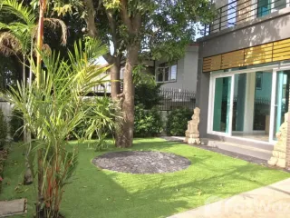 Haus zum Kauf und zur Miete mit 4 Zimmer in Huai Khwang, Bangkok