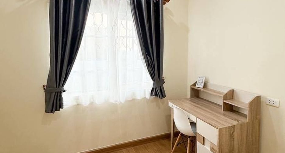 For rent 3 bedrooms townhouse in Mueang Chiang Mai, Chiang Mai
