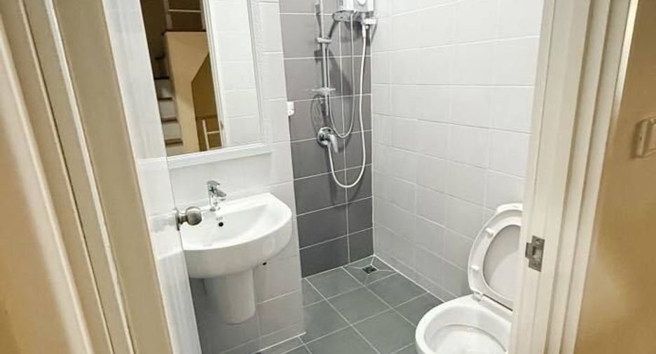 For rent 3 bedrooms townhouse in Mueang Chiang Mai, Chiang Mai
