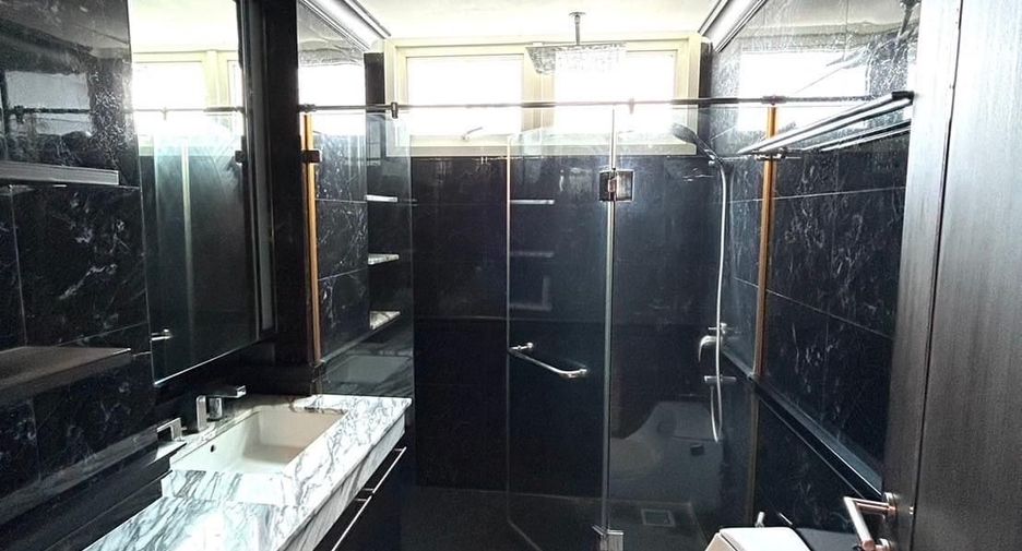 For sale and for rent 3 bedrooms condo in Watthana, Bangkok