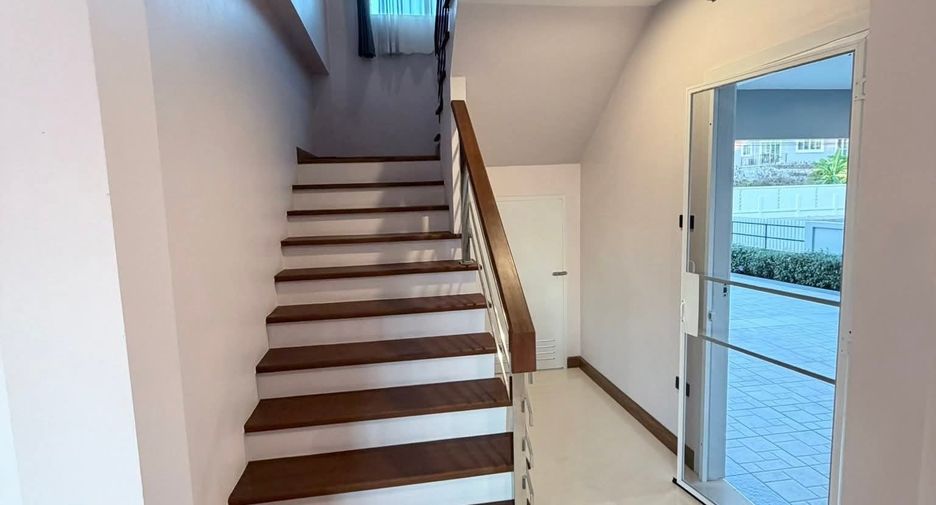 For rent 4 bedrooms house in San Sai, Chiang Mai