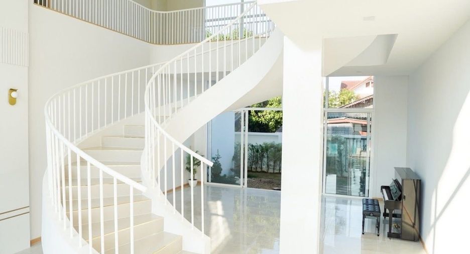 For sale 6 bedrooms villa in Saraphi, Chiang Mai