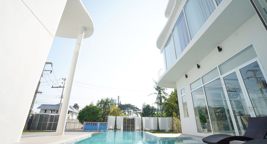 For sale 6 bedrooms villa in Saraphi, Chiang Mai