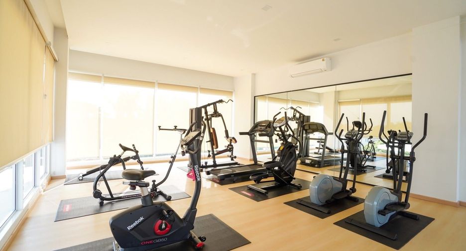 For sale 6 bedrooms villa in Saraphi, Chiang Mai