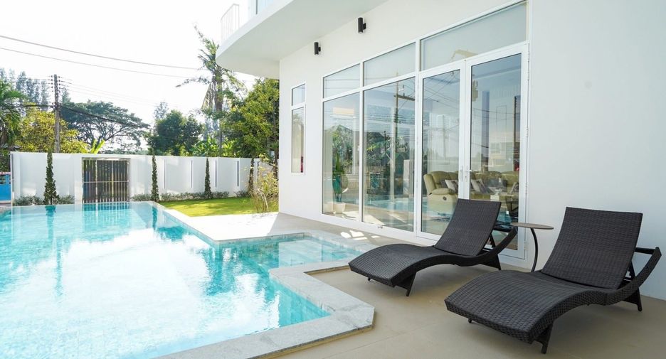 For sale 6 bedrooms villa in Saraphi, Chiang Mai
