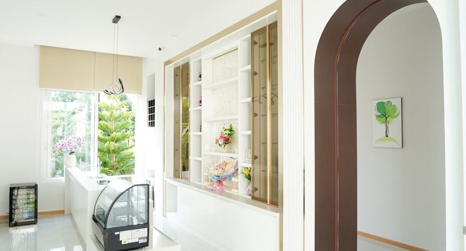 For sale 6 bedrooms villa in Saraphi, Chiang Mai
