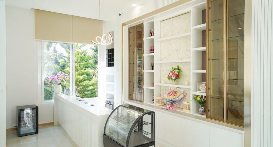 For sale 6 bedrooms villa in Saraphi, Chiang Mai